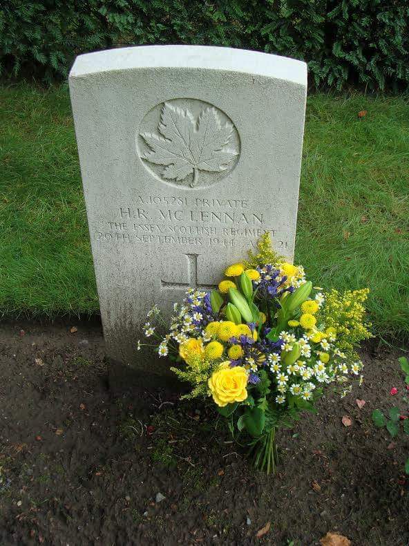 Photo of headstones/Howard Robert McLennan d1944 hdstn Antwerp Schoonselhof Cem